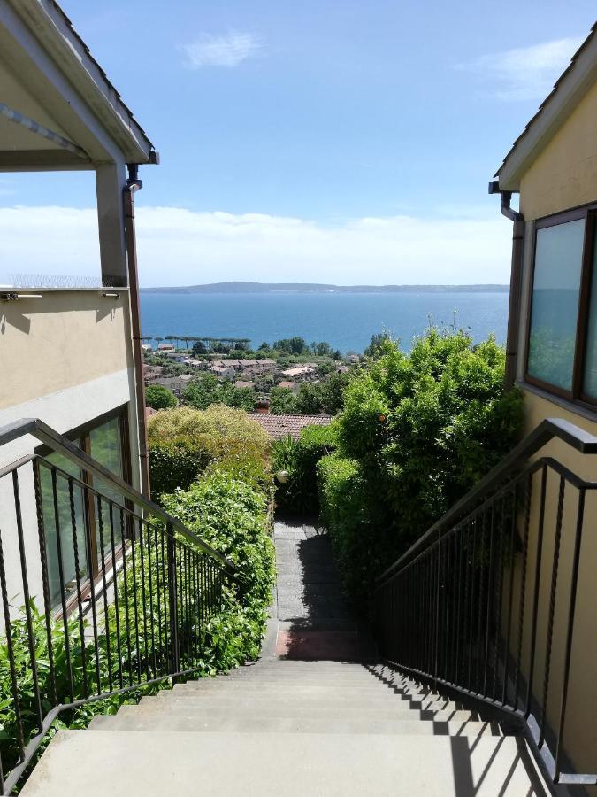 Sguardo Sul Lago Trevignano Romano Buitenkant foto