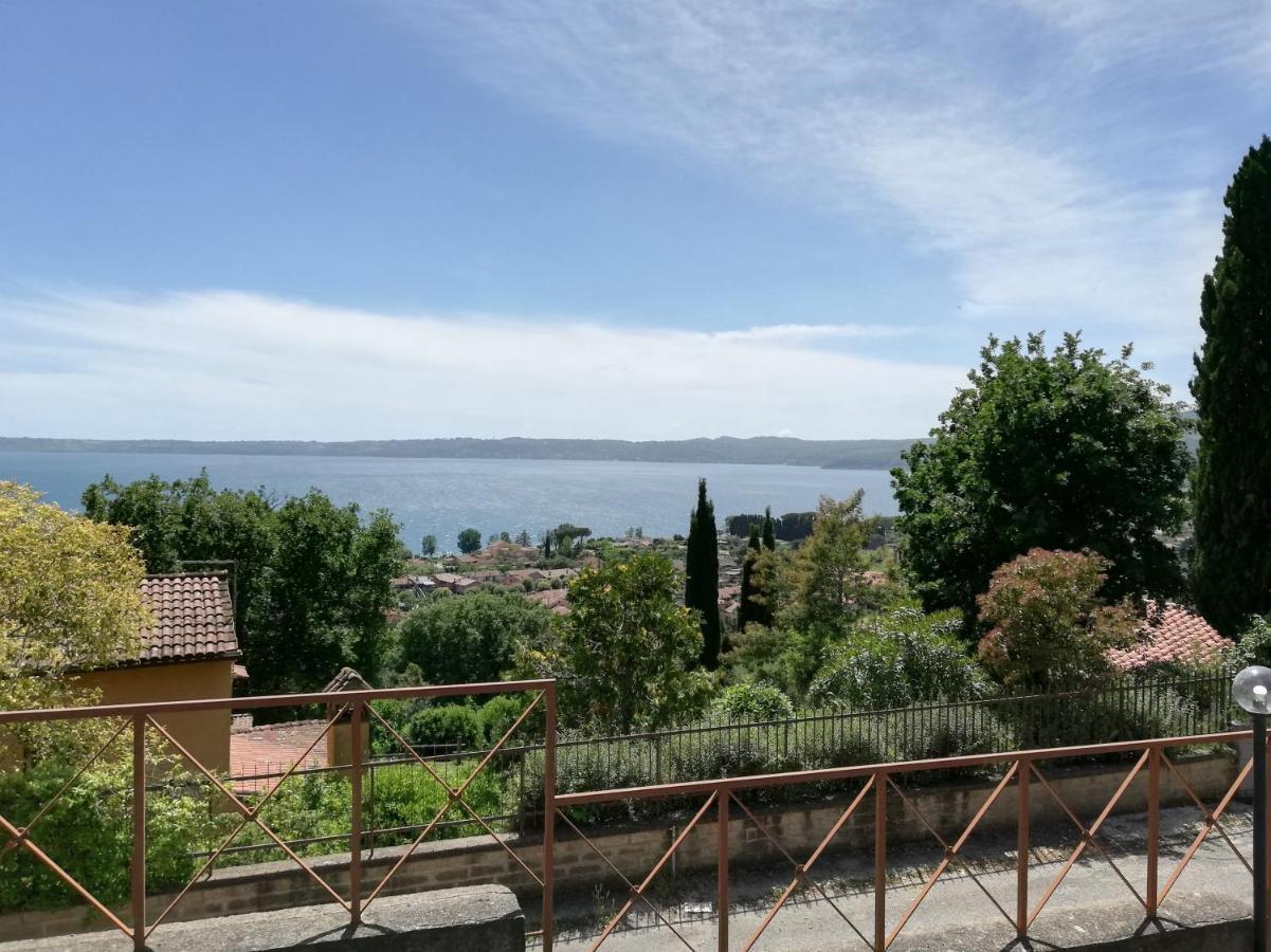 Sguardo Sul Lago Trevignano Romano Buitenkant foto