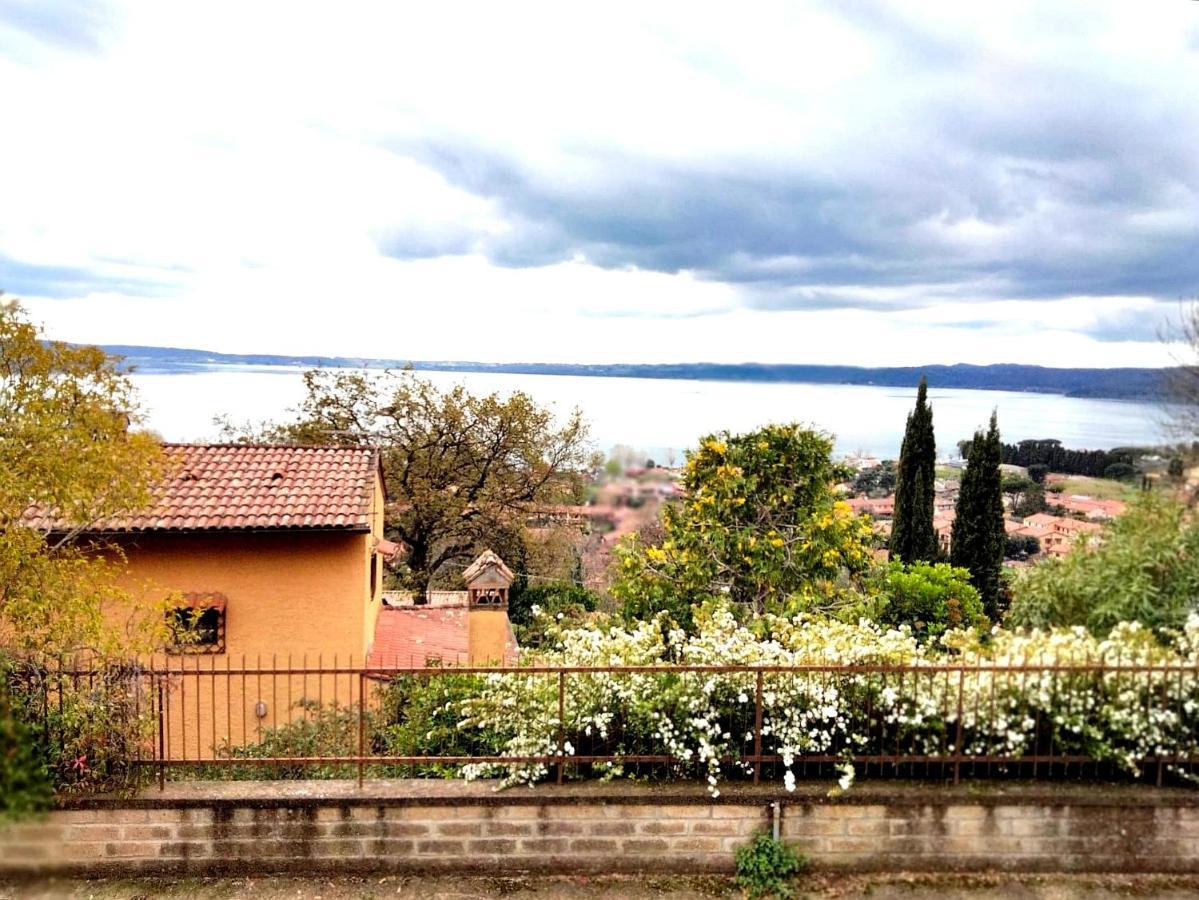 Sguardo Sul Lago Trevignano Romano Buitenkant foto