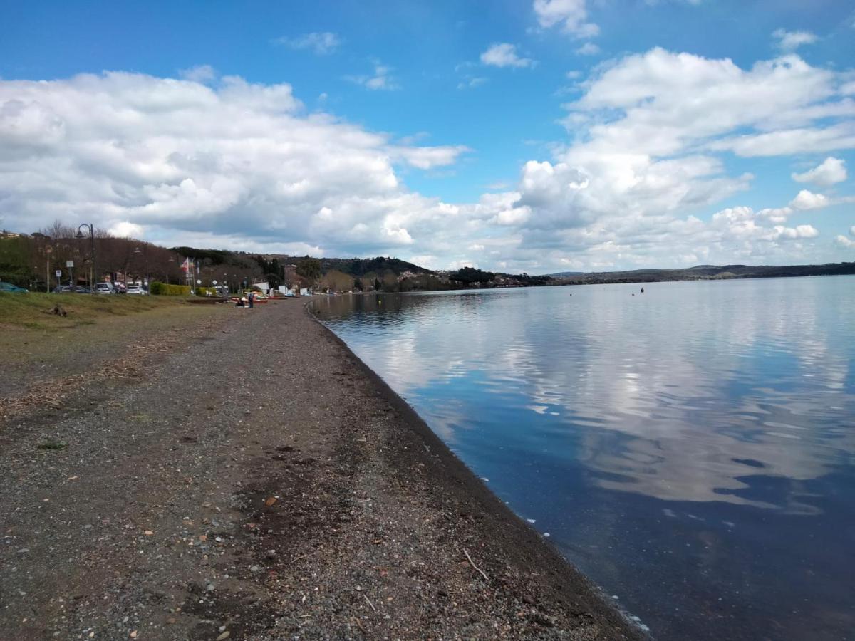 Sguardo Sul Lago Trevignano Romano Buitenkant foto