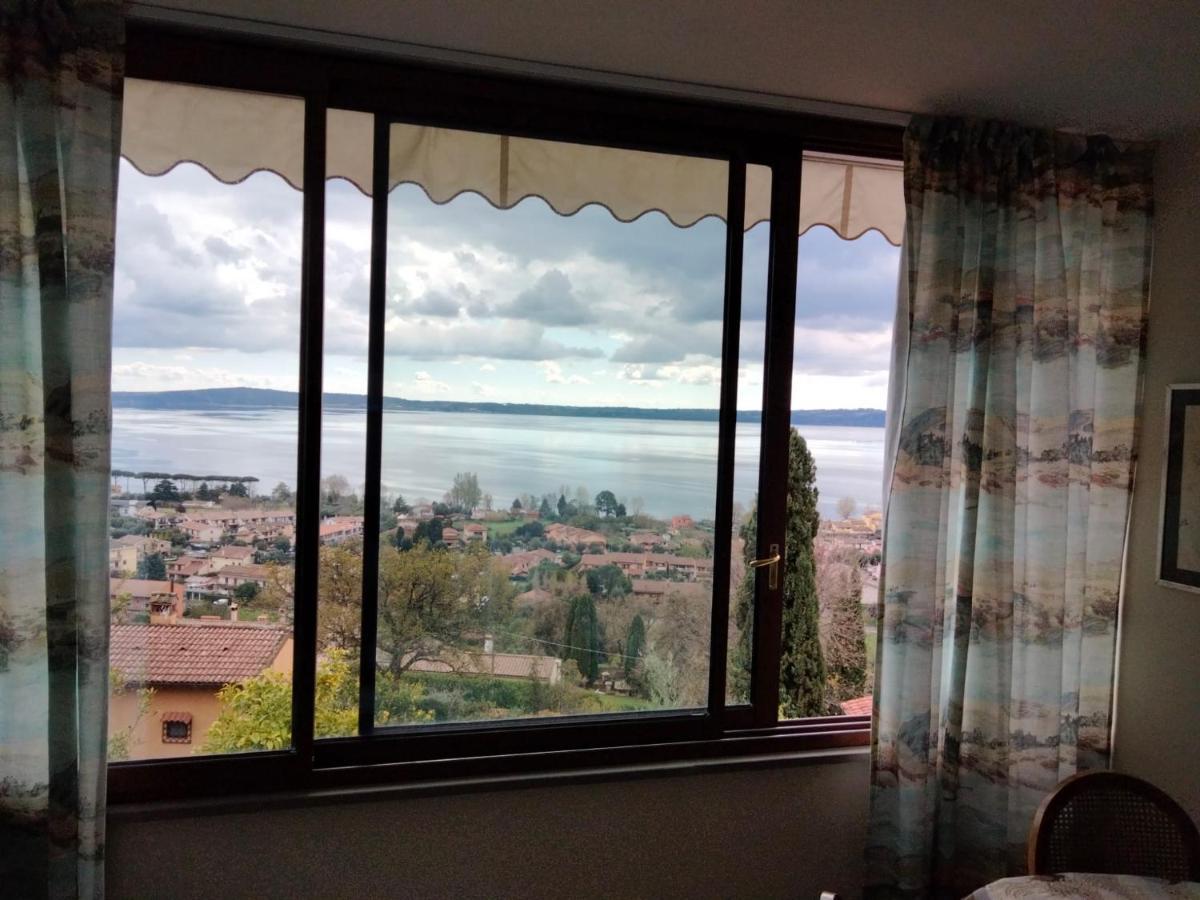 Sguardo Sul Lago Trevignano Romano Buitenkant foto