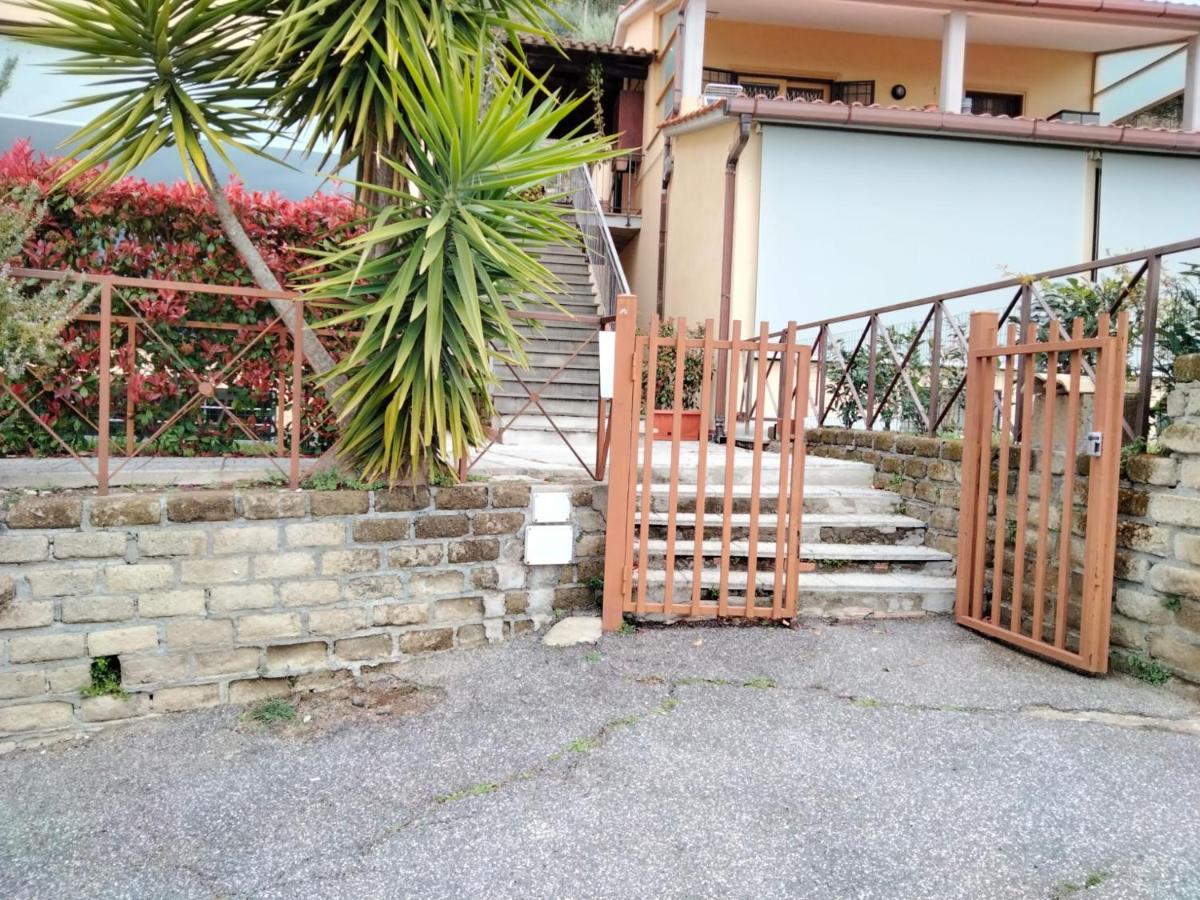 Sguardo Sul Lago Trevignano Romano Buitenkant foto