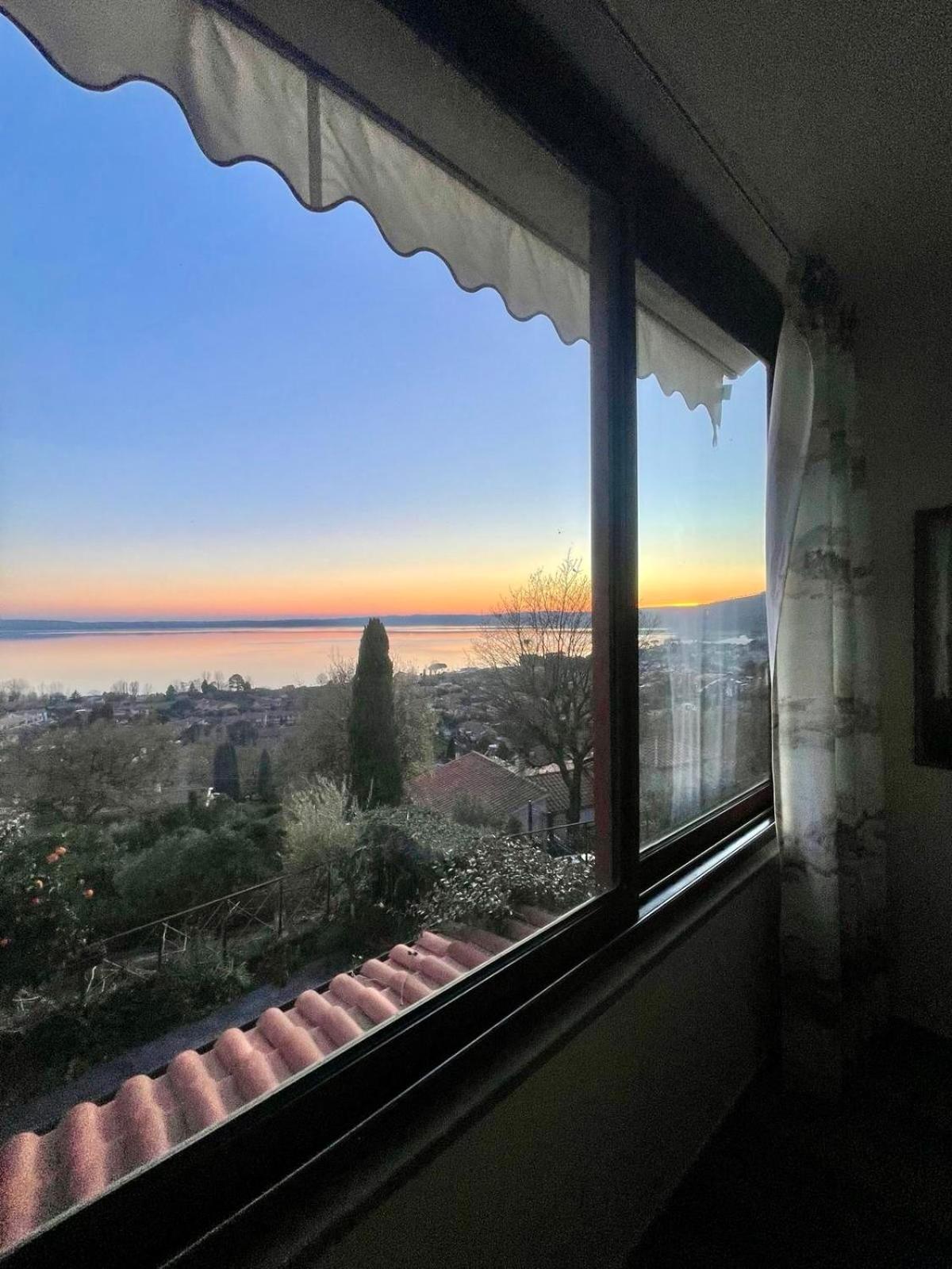 Sguardo Sul Lago Trevignano Romano Buitenkant foto